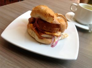 Pok Sandwich ( Pan con Chicharrón) 