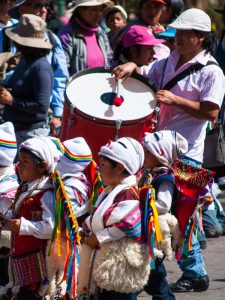A Drum and Children (Photo: Wayra)