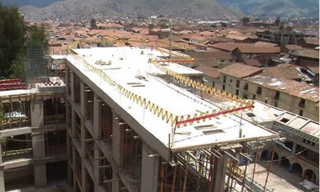 Controversial Sheraton under Construction on Saphy (La Republica)