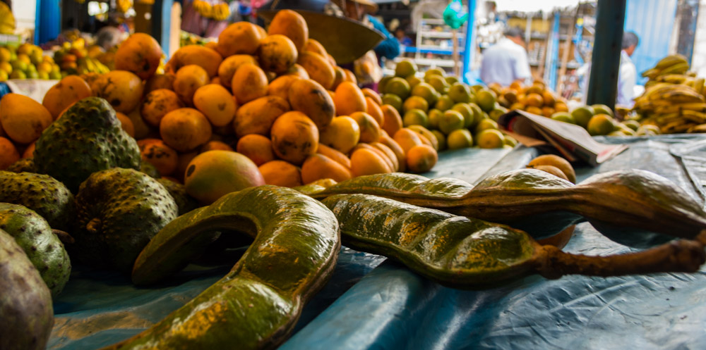 Pacay and other fruit in the market. (Hebert Edgardo Huamani Jara)
